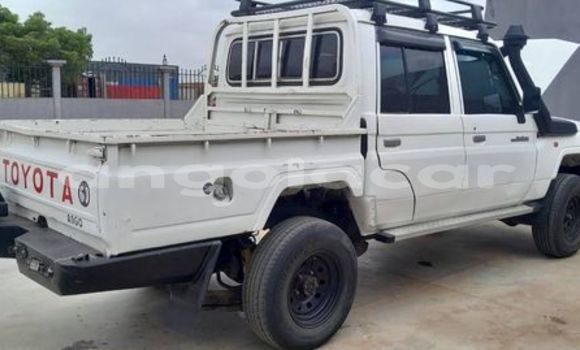 Comprar Usado Toyota Hilux Branco Carro em Camacupa em Bie Comprar Usado Toyota Hilux Branco Carro em Camacupa em Bie