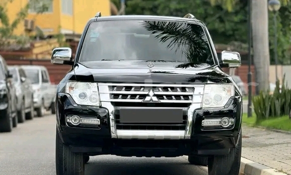 Comprar Usado Mitsubishi Pajero Preto Carro em Luanda em Luanda Province Comprar Usado Mitsubishi Pajero Preto Carro em Luanda em Luanda Province