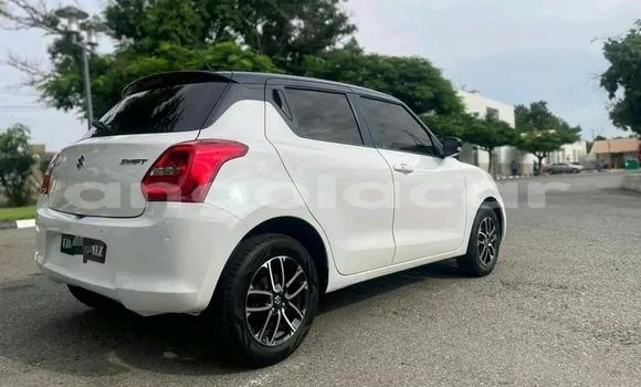 Acheter Occasion Voiture Suzuki Swift Blanc à Luanda, Province de Luanda Acheter Occasion Voiture Suzuki Swift Blanc à Luanda, Province de Luanda