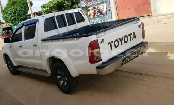 Buy Used Toyota Hilux White Car in Luanda in Luanda Province