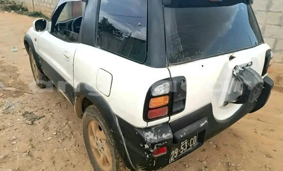 Comprar Usado Toyota RAV4 Branco Carro em Luanda em Luanda Province
