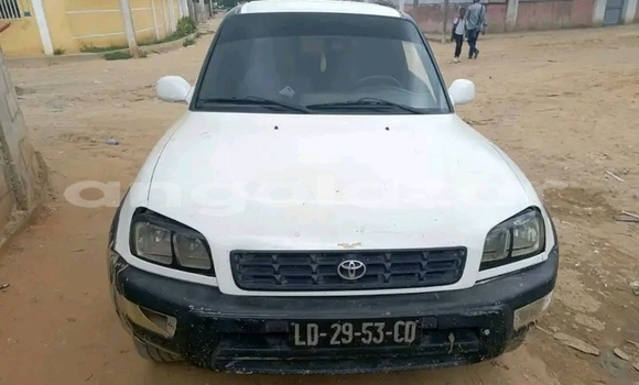 Acheter Occasion Voiture Toyota RAV4 Blanc à Luanda, Province de Luanda Acheter Occasion Voiture Toyota RAV4 Blanc à Luanda, Province de Luanda