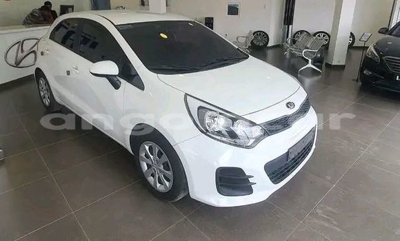 Acheter Occasion Voiture Kia rio Blanc à Luanda, Province de Luanda Acheter Occasion Voiture Kia rio Blanc à Luanda, Province de Luanda