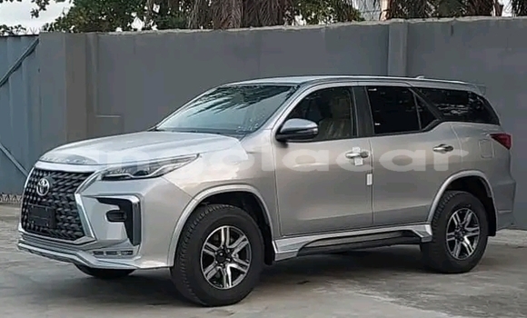 Comprar Usado Toyota Fortuner Prata Carro em Luanda em Luanda Province