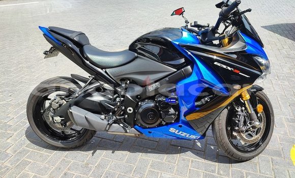 Comprar Usado Suzuki GSX-S Azul Moto em Luanda em Luanda Province