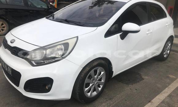 Comprar Usado Kia rio Branco Carro em Caconda em Huila Comprar Usado Kia rio Branco Carro em Caconda em Huila