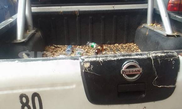 Comprar Usado Nissan Hardbody Branco Carro em Caluquembe em Huila Comprar Usado Nissan Hardbody Branco Carro em Caluquembe em Huila