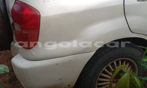 Comprar Usado Toyota RAV4 Outro Carro em Caluquembe em Huila Comprar Usado Toyota RAV4 Outro Carro em Caluquembe em Huila