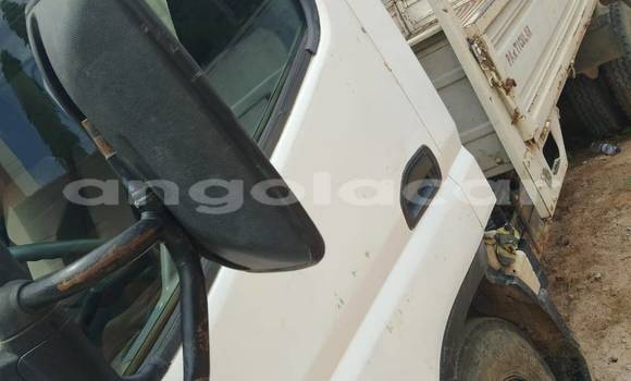 Comprar Usado Mitsubishi L400 Branco Caminhão em Caconda em Huila Comprar Usado Mitsubishi L400 Branco Caminhão em Caconda em Huila