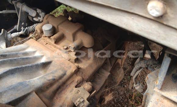 Comprar Usado Mitsubishi L400 Branco Caminhão em Caconda em Huila Comprar Usado Mitsubishi L400 Branco Caminhão em Caconda em Huila