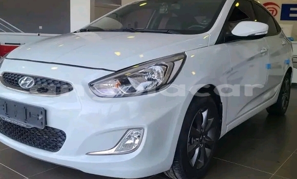 Comprar Usado Hyundai Accent Branco Carro em Luanda em Luanda Province