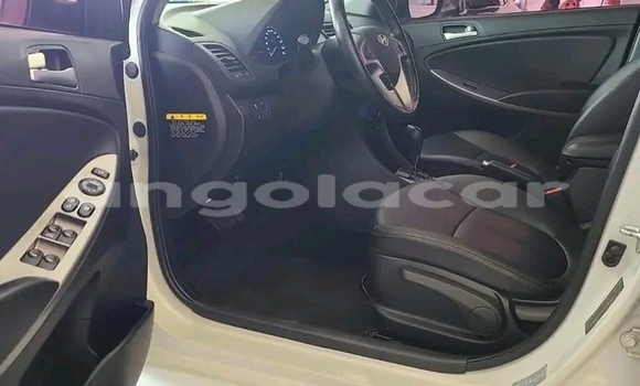 Acheter Occasion Voiture Hyundai Accent Blanc à Luanda, Province de Luanda Acheter Occasion Voiture Hyundai Accent Blanc à Luanda, Province de Luanda