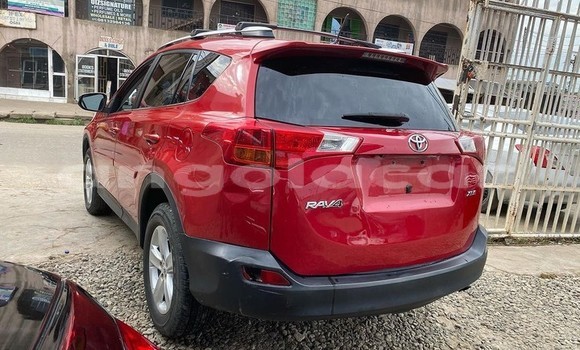 Acheter Occasion Voiture Toyota RAV4 Rouge à Luanda, Province de Luanda Acheter Occasion Voiture Toyota RAV4 Rouge à Luanda, Province de Luanda
