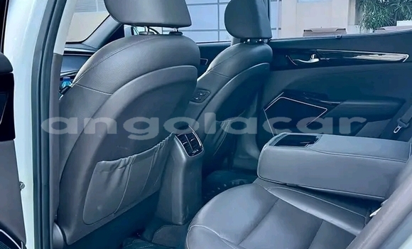 Buy Used Kia K7 White Car in Luanda in Luanda Province Buy Used Kia K7 White Car in Luanda in Luanda Province