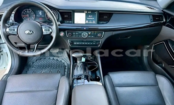 Buy Used Kia K7 White Car in Luanda in Luanda Province Buy Used Kia K7 White Car in Luanda in Luanda Province