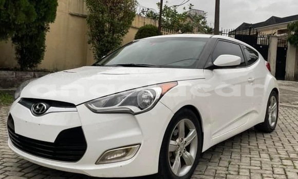 Buy Used Hyundai Veloster White Car in Luanda in Luanda Province Buy Used Hyundai Veloster White Car in Luanda in Luanda Province