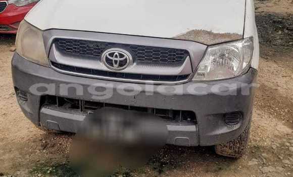Comprar Usado Toyota Hilux Branco Carro em Camabatela em Uige Comprar Usado Toyota Hilux Branco Carro em Camabatela em Uige