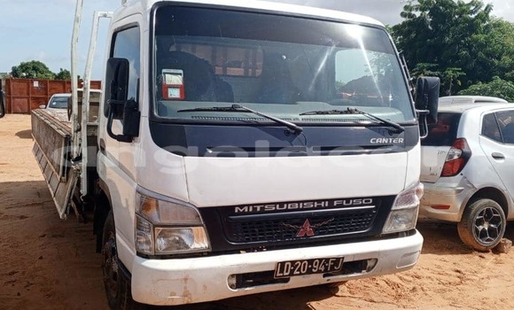 Comprar Usado Mitsubishi L400 Branco Caminhão em Caluquembe em Huila Comprar Usado Mitsubishi L400 Branco Caminhão em Caluquembe em Huila