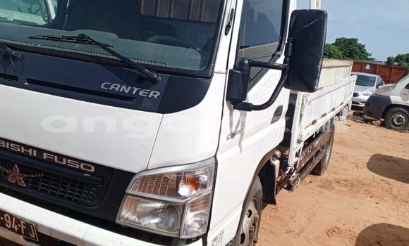 Comprar Usado Mitsubishi L400 Branco Caminhão em Caluquembe em Huila Comprar Usado Mitsubishi L400 Branco Caminhão em Caluquembe em Huila