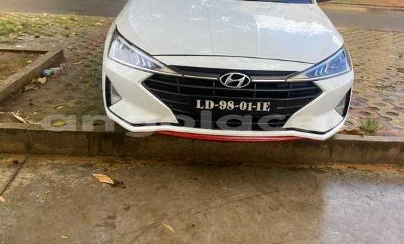 Acheter Occasion Voiture Hyundai Avante Blanc à Caluquembe, Huila Acheter Occasion Voiture Hyundai Avante Blanc à Caluquembe, Huila