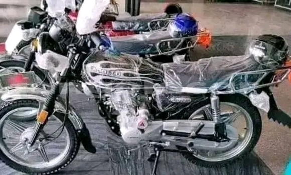 Buy Used Bajaj Qute Red Car in Luanda in Luanda Province Buy Used Bajaj Qute Red Car in Luanda in Luanda Province