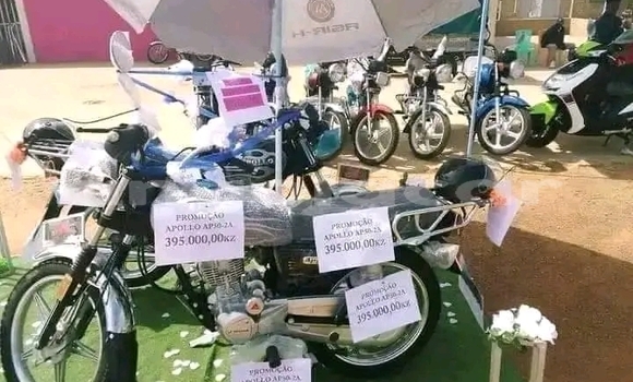 Buy Used Bajaj Qute Silver Car in Luanda in Luanda Province Buy Used Bajaj Qute Silver Car in Luanda in Luanda Province