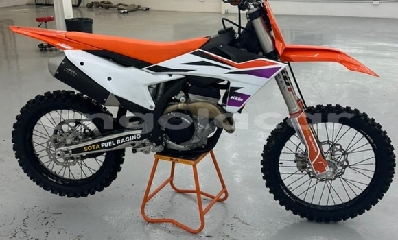 Comprar Usado KTM 250 Bege Moto em Luanda em Luanda Province