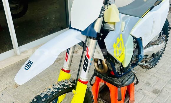Comprar Usado Husqvarna FC Bege Moto em Benguela em Benguela