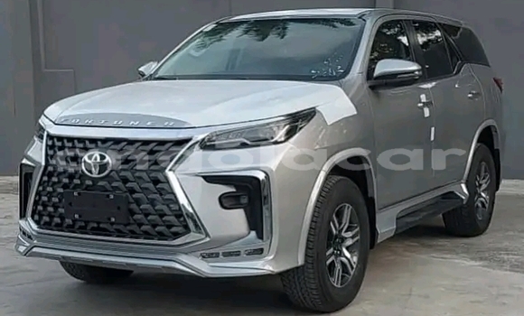 Buy Used Toyota Fortuner Silver Car in Luanda in Luanda Province