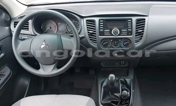 Buy Used Mitsubishi L200 White Car in Luanda in Luanda Province Buy Used Mitsubishi L200 White Car in Luanda in Luanda Province