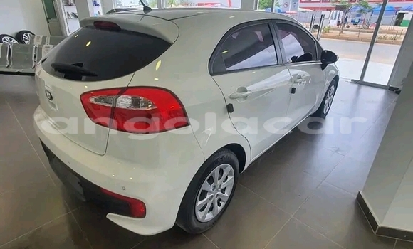 Acheter Occasion Voiture Kia rio Blanc à Luanda, Province de Luanda Acheter Occasion Voiture Kia rio Blanc à Luanda, Province de Luanda