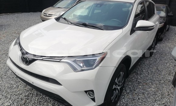 Acheter Occasion Voiture Toyota RAV4 Blanc à Luanda, Province de Luanda Acheter Occasion Voiture Toyota RAV4 Blanc à Luanda, Province de Luanda