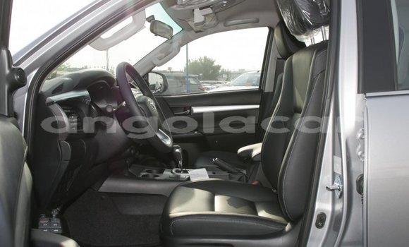 Comprar Novo Toyota Hilux Prata Carro em Benguela em Benguela Comprar Novo Toyota Hilux Prata Carro em Benguela em Benguela