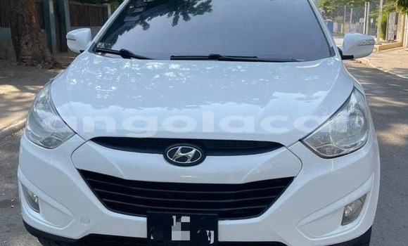 Buy Used Hyundai Tucson White Car in Caluquembe in Huila Buy Used Hyundai Tucson White Car in Caluquembe in Huila