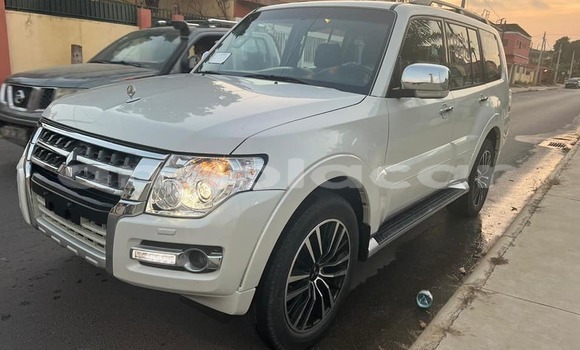 Acheter Occasion Voiture Mitsubishi Pajero Blanc à Luanda, Province de Luanda Acheter Occasion Voiture Mitsubishi Pajero Blanc à Luanda, Province de Luanda