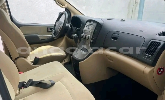 Buy Used Hyundai H1 White Car in Luanda in Luanda Province Buy Used Hyundai H1 White Car in Luanda in Luanda Province