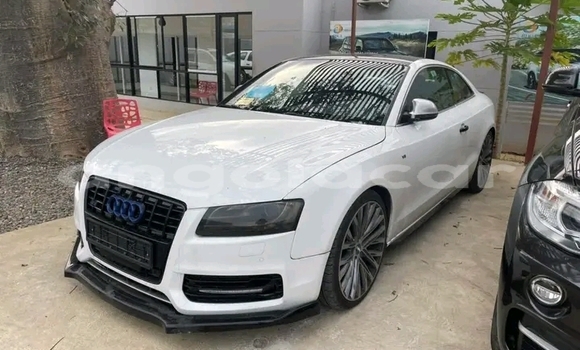 Comprar Usado Audi A5 Branco Carro em Luanda em Luanda Province