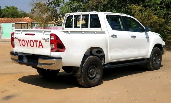 Comprar Usado Toyota Hilux Branco Carro em Caluquembe em Huila Comprar Usado Toyota Hilux Branco Carro em Caluquembe em Huila