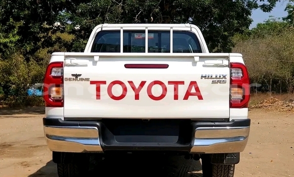 Comprar Usado Toyota Hilux Branco Carro em Caluquembe em Huila Comprar Usado Toyota Hilux Branco Carro em Caluquembe em Huila