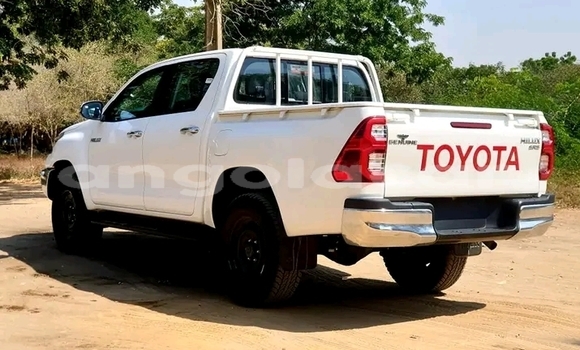 Comprar Usado Toyota Hilux Branco Carro em Caluquembe em Huila Comprar Usado Toyota Hilux Branco Carro em Caluquembe em Huila