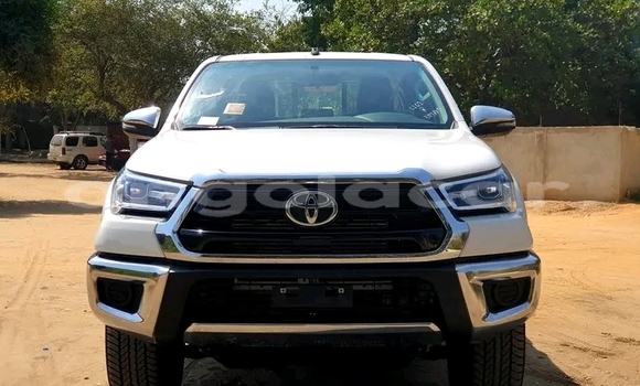 Comprar Usado Toyota Hilux Branco Carro em Caluquembe em Huila Comprar Usado Toyota Hilux Branco Carro em Caluquembe em Huila