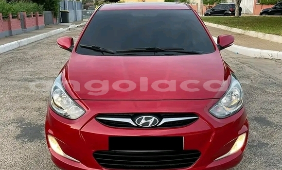 Comprar Usado Hyundai Accent Vermelho Carro em Luanda em Luanda Province