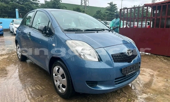 Comprar Usado Toyota Yaris Azul Carro em Luanda em Luanda Province