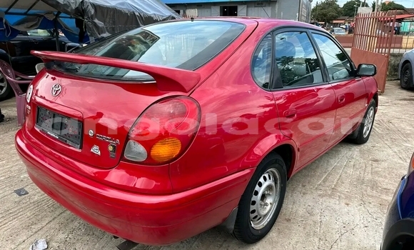 Comprar Usado Toyota Corolla Vermelho Carro em Luanda em Luanda Province