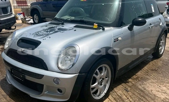 Buy Used MINI Cooper Silver Car in Luanda in Luanda Province Buy Used MINI Cooper Silver Car in Luanda in Luanda Province