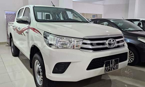 Buy Used Toyota Hilux White Car in Luanda in Luanda Province Buy Used Toyota Hilux White Car in Luanda in Luanda Province