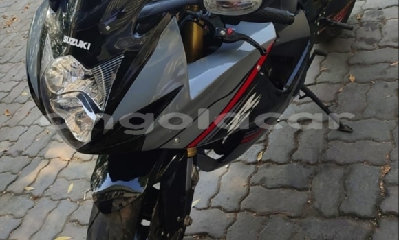Comprar Usado Suzuki GSX–R Bege Moto em Luanda em Luanda Province Comprar Usado Suzuki GSX–R Bege Moto em Luanda em Luanda Province