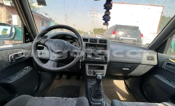 Comprar Usado Toyota RAV4 Verde Carro em Luanda em Luanda Province Comprar Usado Toyota RAV4 Verde Carro em Luanda em Luanda Province