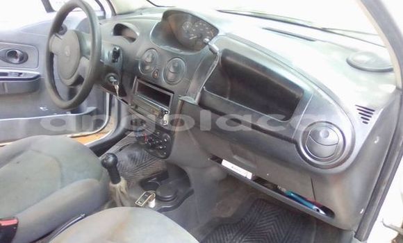 Acheter Occasion Voiture Chevlolet Spin Blanc à Luanda, Province de Luanda Acheter Occasion Voiture Chevlolet Spin Blanc à Luanda, Province de Luanda