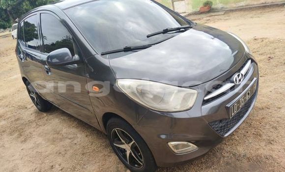 Buy Used Hyundai i10 Beige Car in Luanda in Luanda Province Buy Used Hyundai i10 Beige Car in Luanda in Luanda Province
